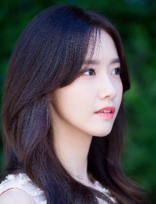 小保姆在厨房做饭