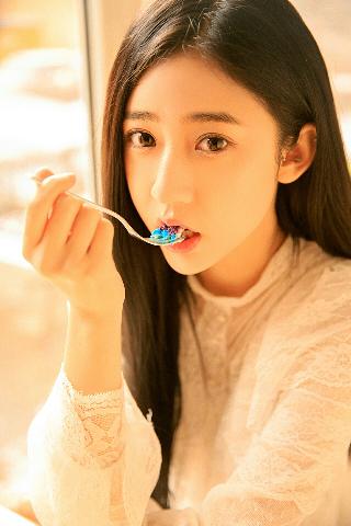 亭亭玉立四月天月色阑珊处情已晚