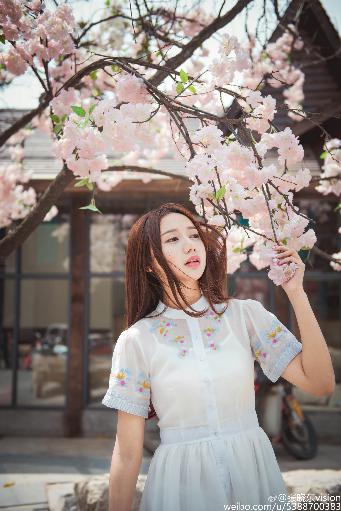 阴部上面毛毛的地方肉太多